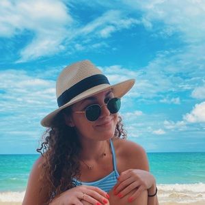 Meet your Posher, Hannah